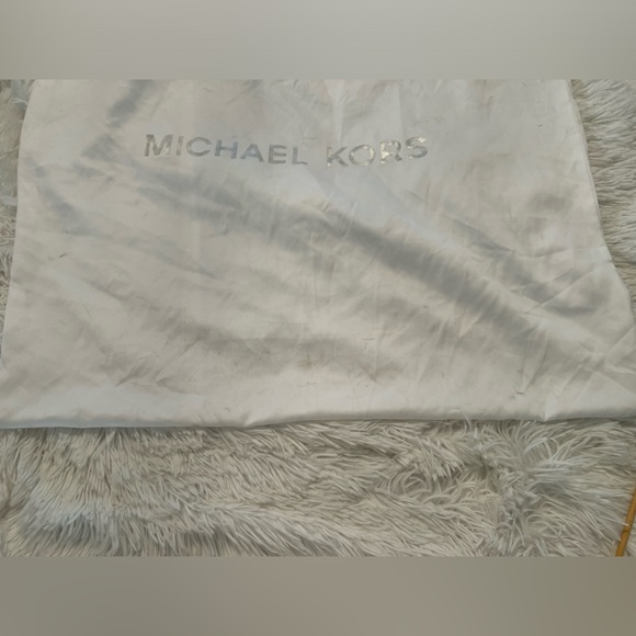 Michael Kors large Harper East West Signature Tote Handbag - LIKE NEW! - Picture 15 of 16